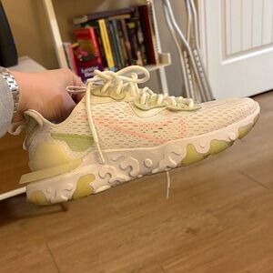 Nike React Vision W in Pink/Green W7